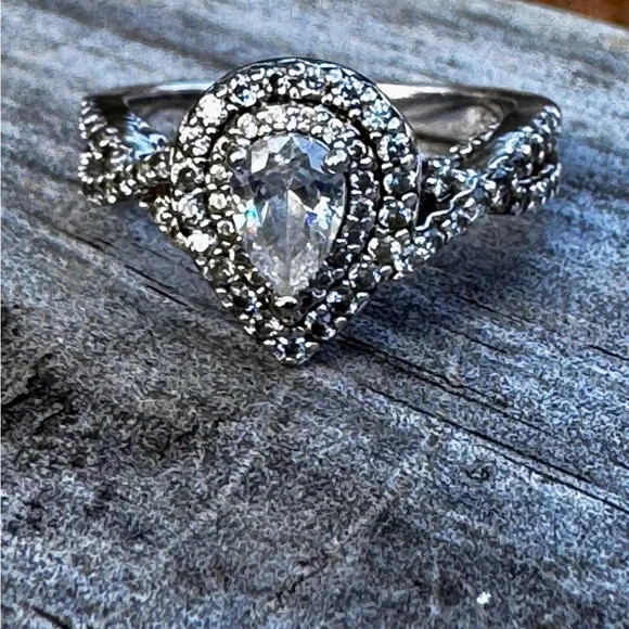 CZ Vera wang replica, .925 silver, size 5.5 - Picture 6 of 7